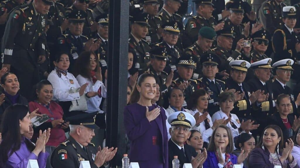 8M | Sheinbaum destaca a mujeres mexicanas que “tejieron la Patria” en acto en el Campo Marte